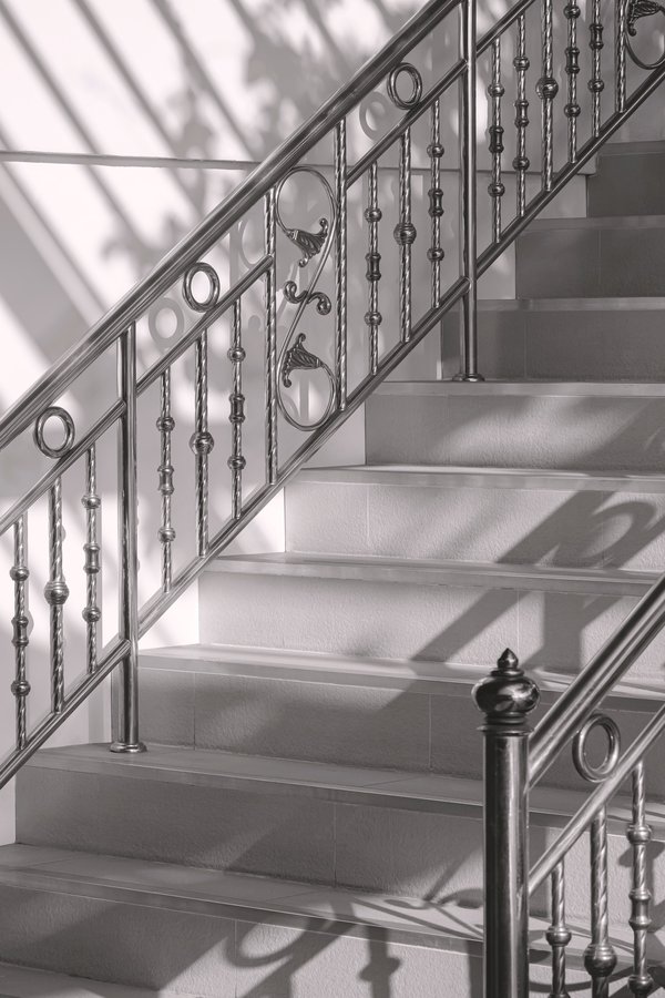 Escalier en acier : sécurité et modularité pour les pros
